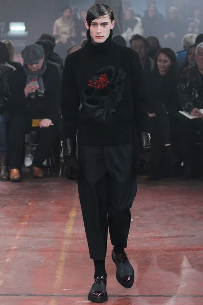 Look 17